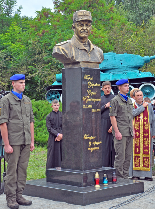 Це вже другий пам’ятник генералові Сергієві Кульчицькому в Чортківському районі. Фото Ореста Лижечки